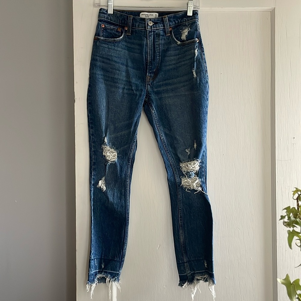 Distressed skinny jean